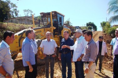 Obras de pavimentação prosseguem em Colorado