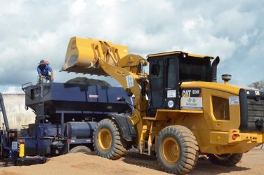 Prefeitura adquire equipamento para recuperar ruas