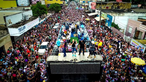 COMEMORAÇÃO: Banda comemora 40 anos com bolo de 40 metros no dia do desfile