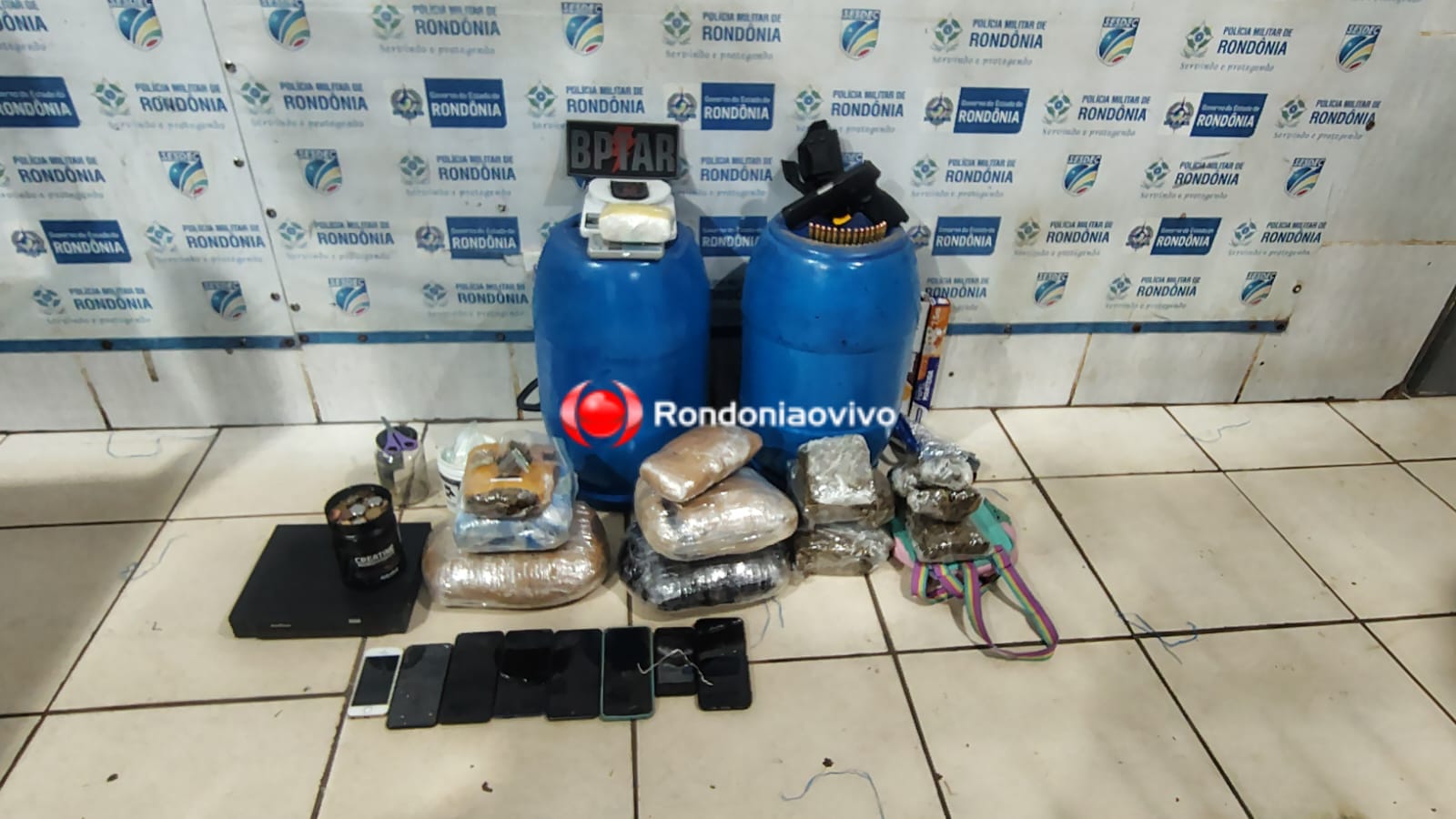 ZONA SUL: Criminosos são presos com vários tabletes de drogas e arma levada de policial 