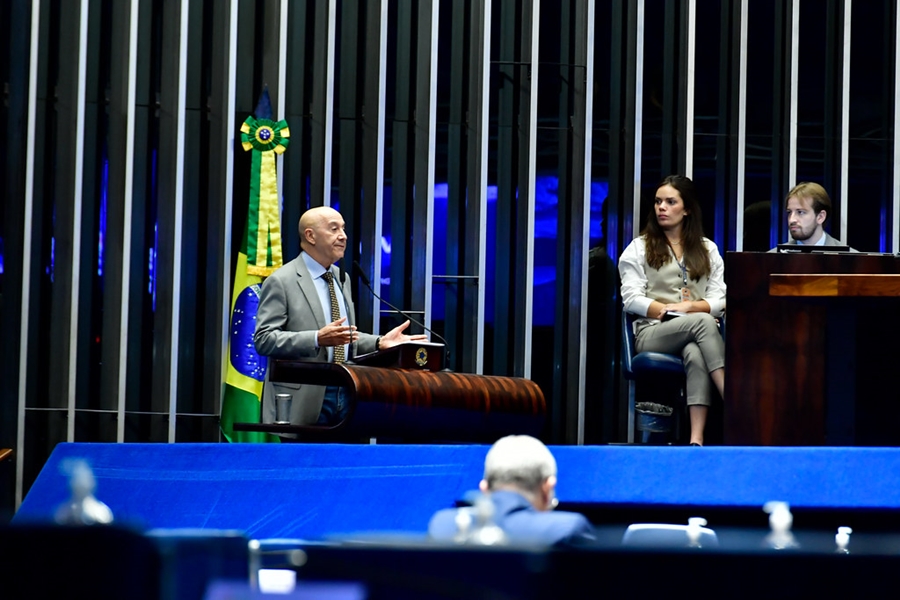 CONFÚCIO MOURA: Senador defende maior participação da mulher na política brasileira