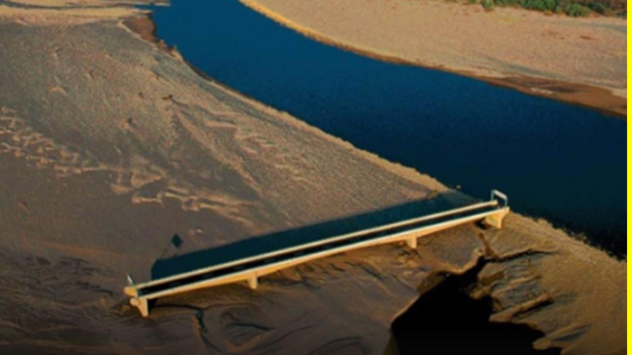 INCRÍVEL!: Furacão muda rio de lugar e ponte fica fora do leito 