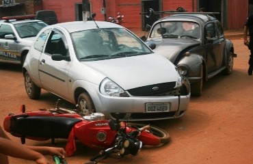 TRÂNSITO – Acidentes constantes na rua Daniela com a avenida Calama assustam moradores – FOTOS
