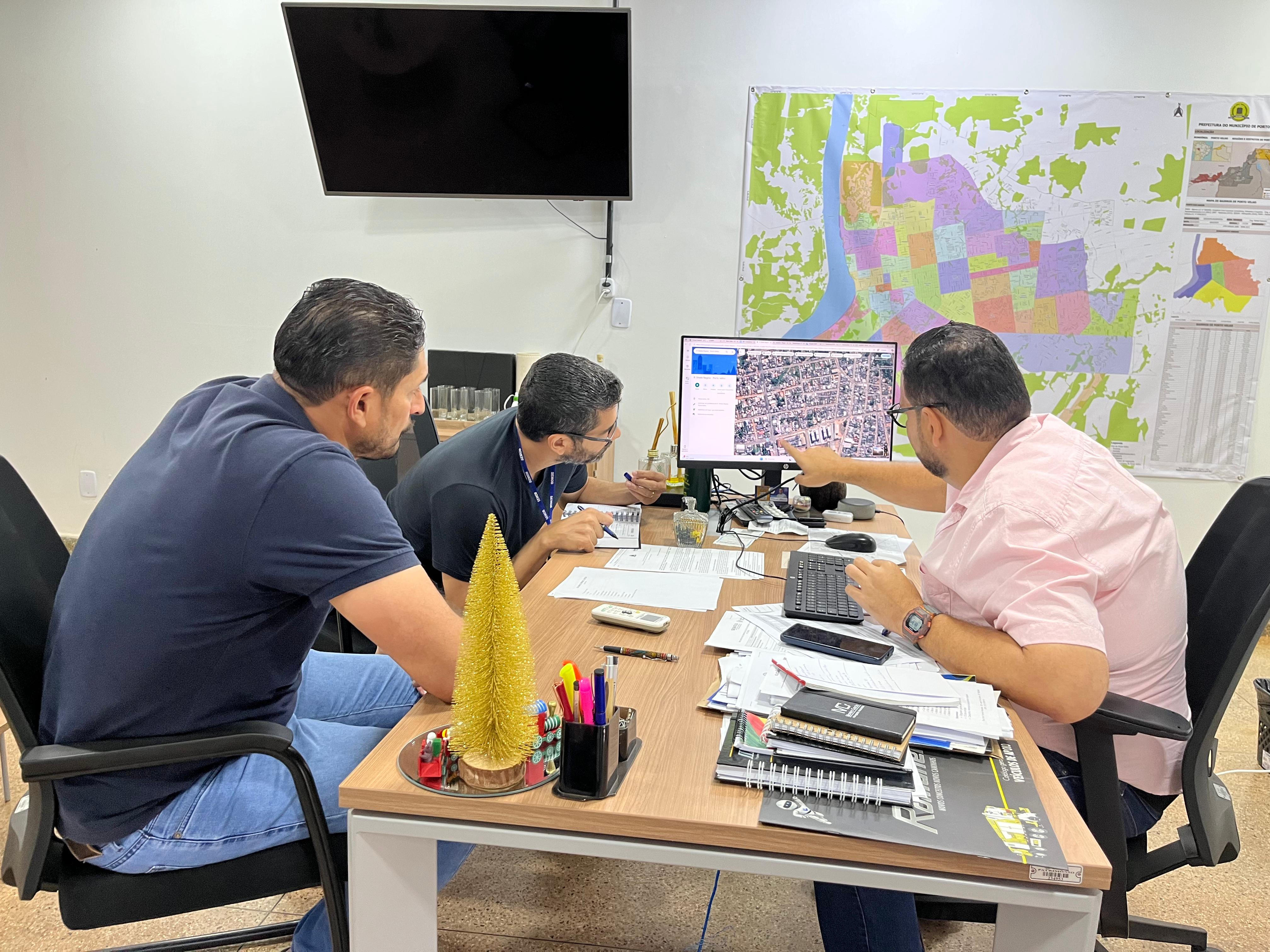 PERÍODO CHUVOSO: Vereador Márcio Pacele busca alternativas para alagamentos na rua 06 de Janeiro