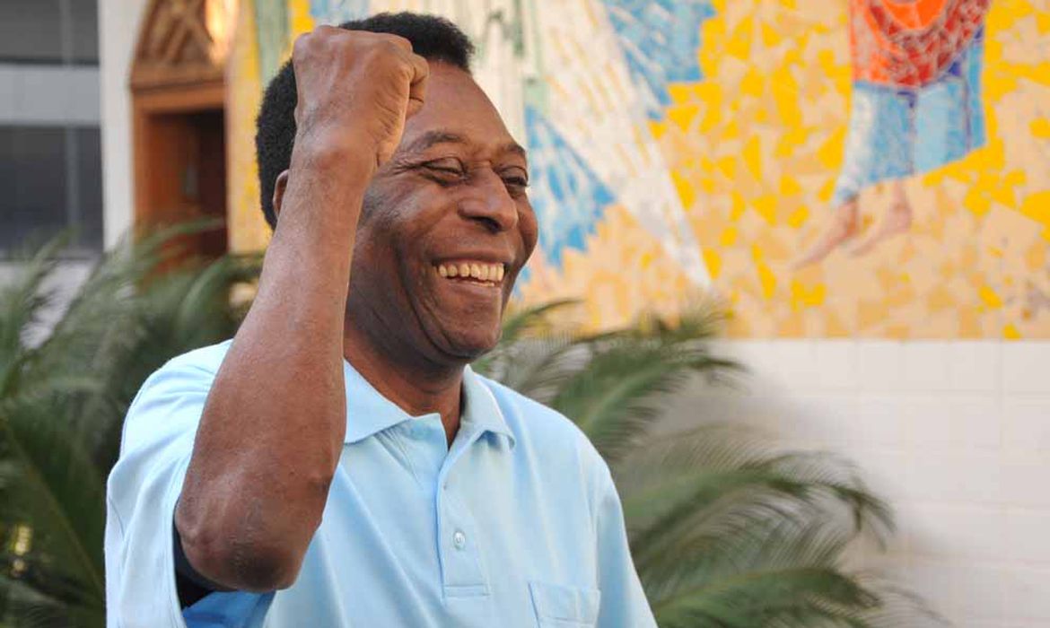 CASA: Pelé recebe alta após internação devido a tumor no cólon