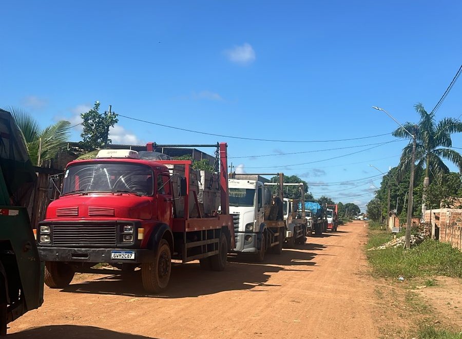 SEM DESCARTE: Sema extrapola prazo e caminhões papa entulho formam grande fila 
