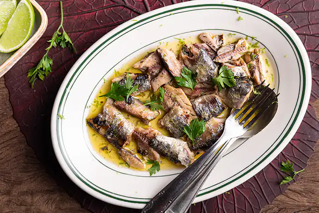 PRÁTICO: Escabeche de sardinha delicioso e barato