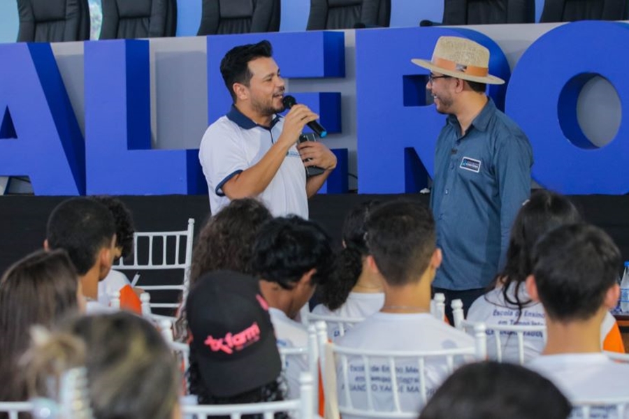 MARCELO CRUZ: Deputado valoriza importância do esporte em palestra para jovens no estande