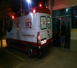 BEBEDEIRA  - Vizinhos se agridem com golpes de cadeira e faca
