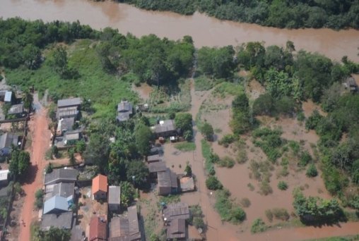 Rio Jaru eleva o nível e provoca as primeiras inundações do ano