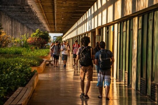 174 VAGAS: Universidade Federal faz concurso para niveis médio e superior