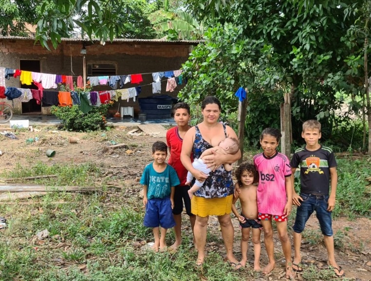 SOLIDARIEDADE: Mãe e os seis filhos estão passando fome em Porto Velho e pedem ajuda