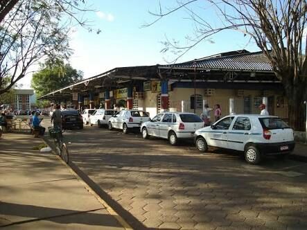 EXPULSA DE CASA: Acusada de traição pelo marido, mulher dorme na rodoviária com filha