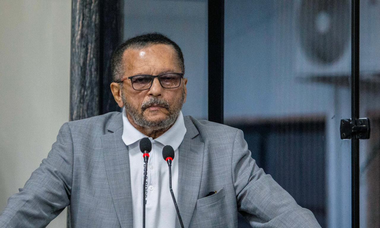 MACÁRIO BARROS: Vereador solicita operação tapa-buraco na Rua Corinthians, no bairro Lagoinha