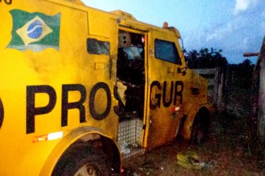 Carro forte que foi alvo de tentativa de assalto na BR 319 é entregue salvo - FOTOS e VÍDEO