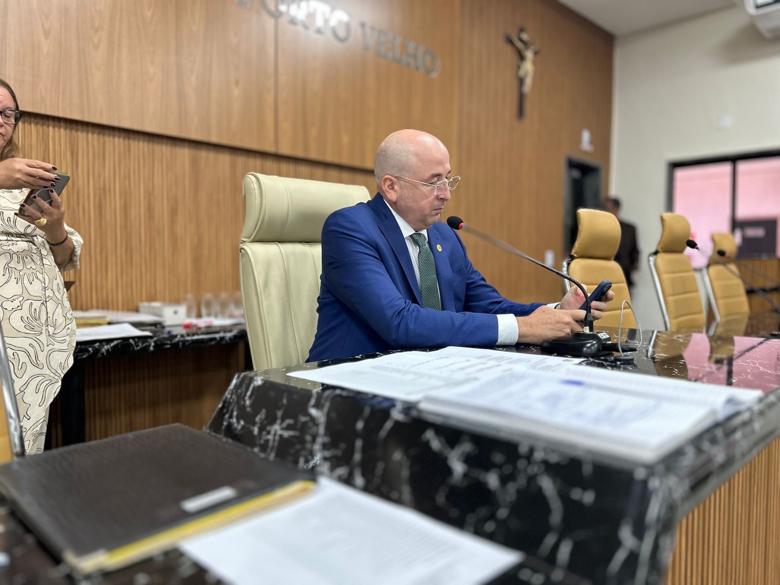 GEDEÃO NEGREIROS: Vereador solicita troca de lâmpadas queimadas na Praça do Bairro Lagoinha