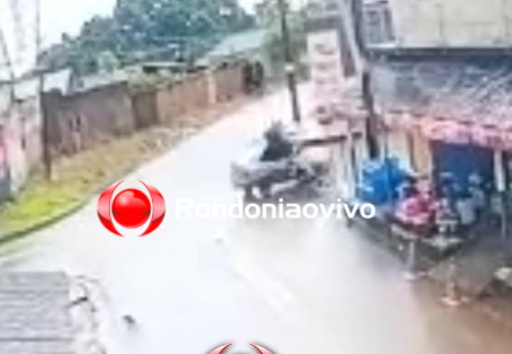 NA ESPÍRITO SANTO: Vídeo mostra grave acidente envolvendo moto e dois carros