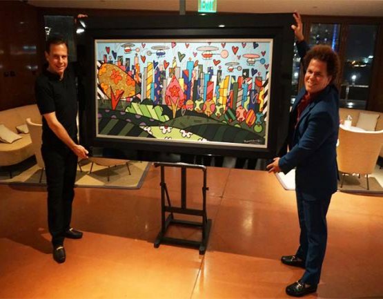 Doria vai enfeitar gabinete da prefeitura com quadro de Romero Britto