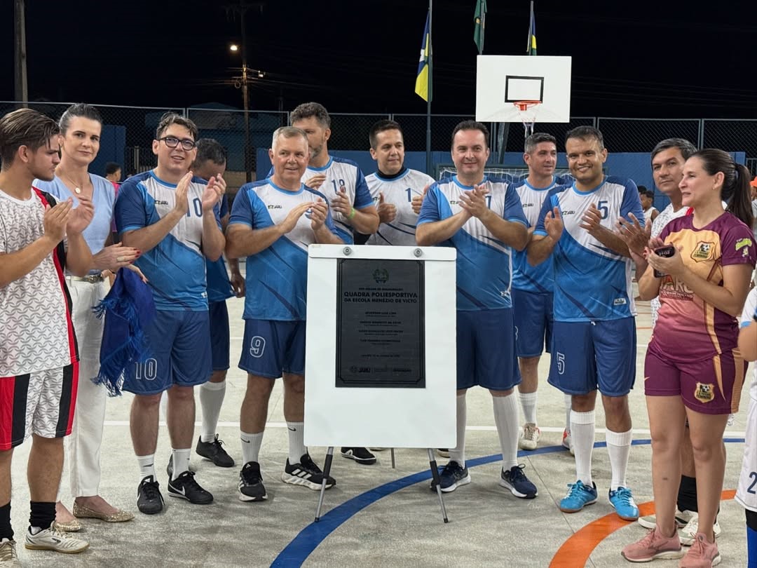 DR. LUÍS DO HOSPITAL: Quadra da Escola Menézio de Victo é inaugurada com emenda do deputado