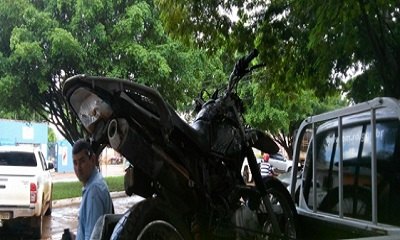 
Motociclista foge após bate em strada, moto havia sido roubada
