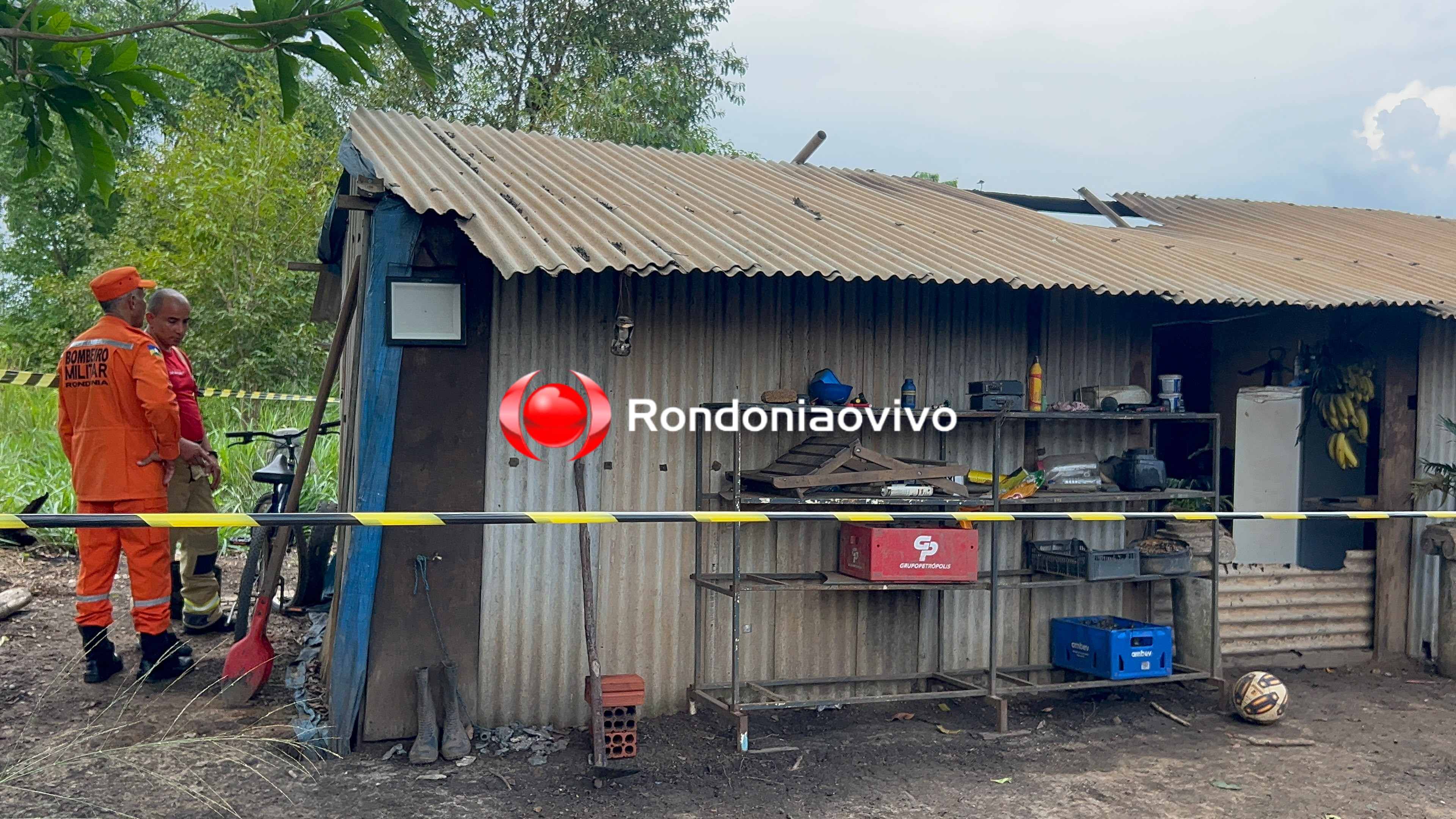 URGENTE: Pai e filha de sete anos morrem atingidos por raio em residência