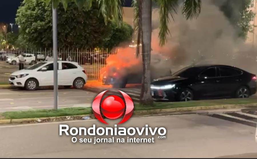 VÍDEO: Carro pega fogo em frente ao Porto Velho Shopping