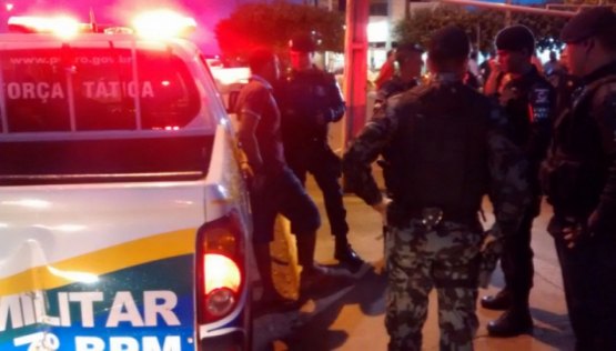 Após perseguição, Força Tática prende suspeito de comercializar drogas