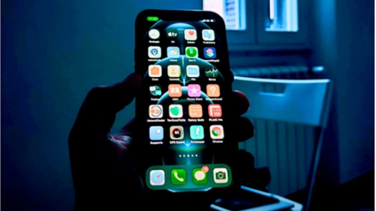 TESTADO COM JOVENS : 72 horas sem celular traz alívio e muda o cérebro 