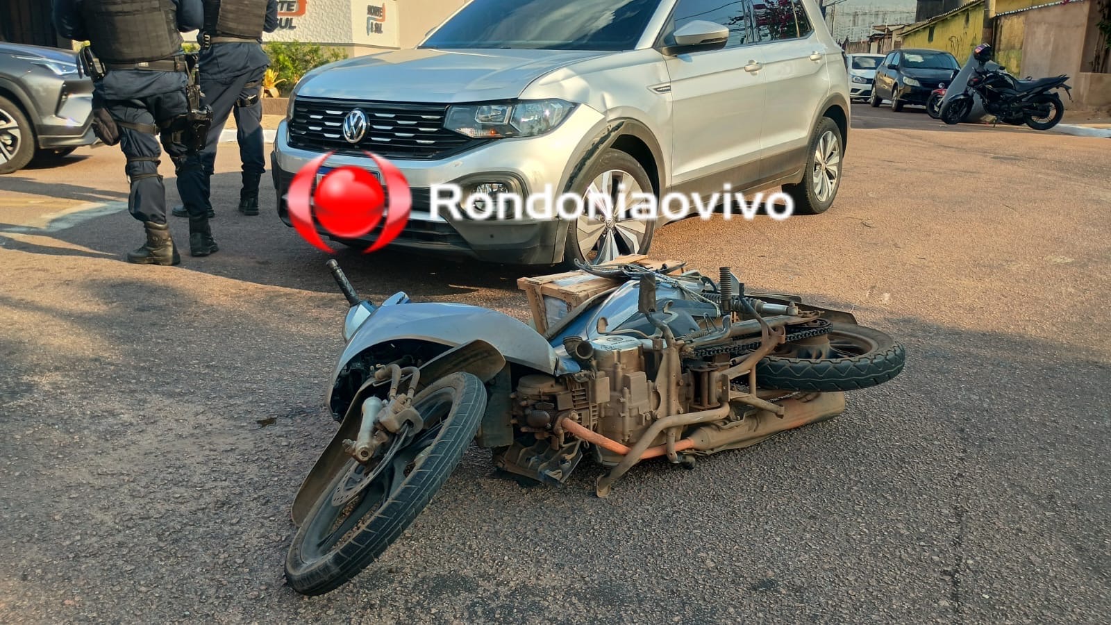 URGENTE: Mulher em moto fica em estado gravíssimo após ser atingida por carro