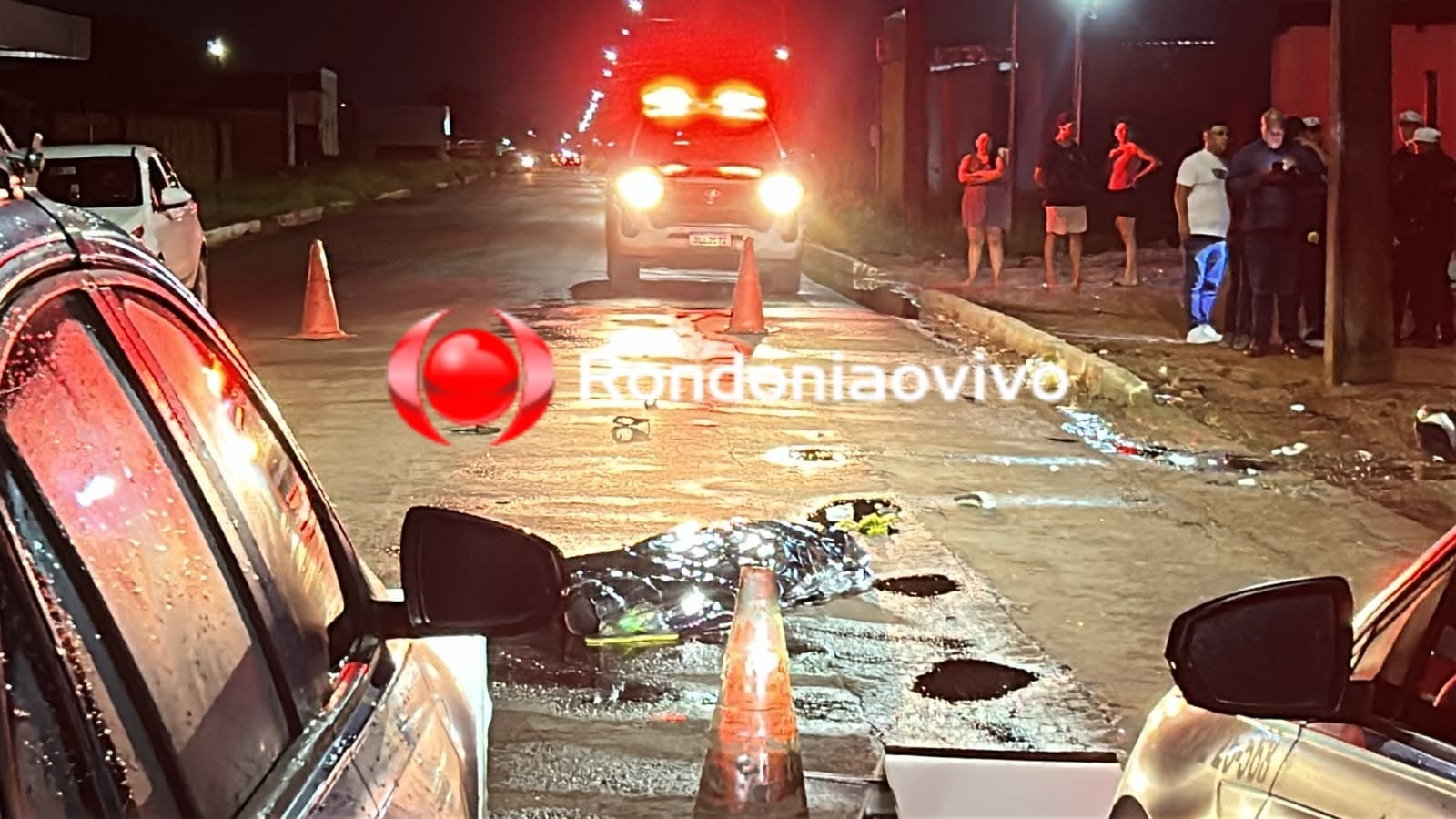 URGENTE: Motociclista morre após desviar de cavalos e atingir carro