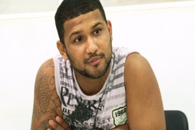 Polícia prende jovem com moto furtada
