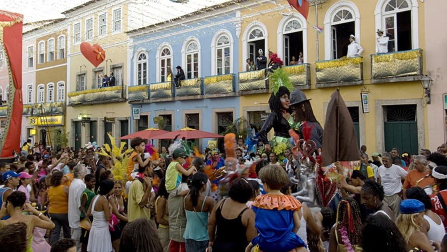 FOLIA: Turismo deve movimentar R$ 8,1 bilhões no Carnaval