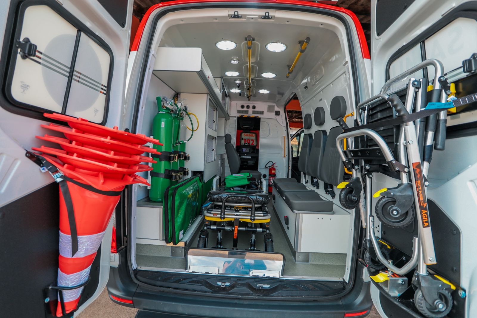 SAÚDE PÚBLICA: Ambulâncias do Samu estão paradas há quatro meses no pátio de hospital em Cacoal