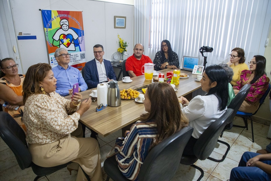 ASSISTÊNCIA: Novo veículo é entregue à Associação dos Pais e Amigos dos Autistas em Rondônia