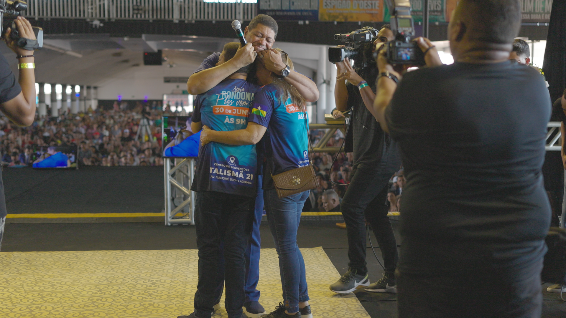 FÉ E ESPERANÇA: Apóstolo Valdemiro Santiago relembra profecia na vida de Benedito Alves durante evento em Porto Velho