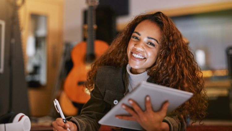 GRATUITO: Curso de Produção Executiva Audiovisual voltado a mulheres negras cis, trans ou travestis