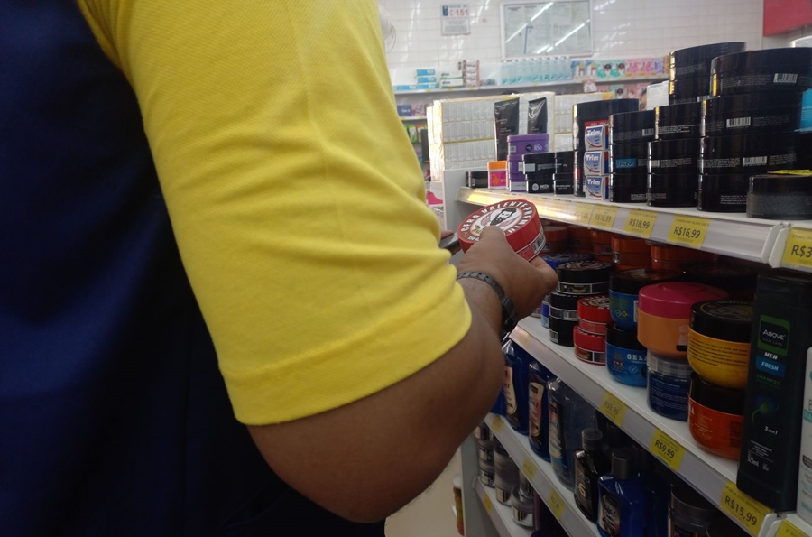 CARNAVAL: Semusa alerta sobre cuidados com olhos ao usar cosméticos para cabelos