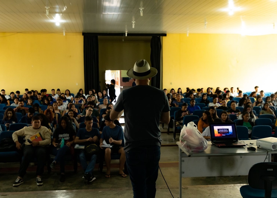 PREPARAÇÃO: Mega Aulão Pré-Enem promovido pela Prefeitura reúne cerca de 400 alunos