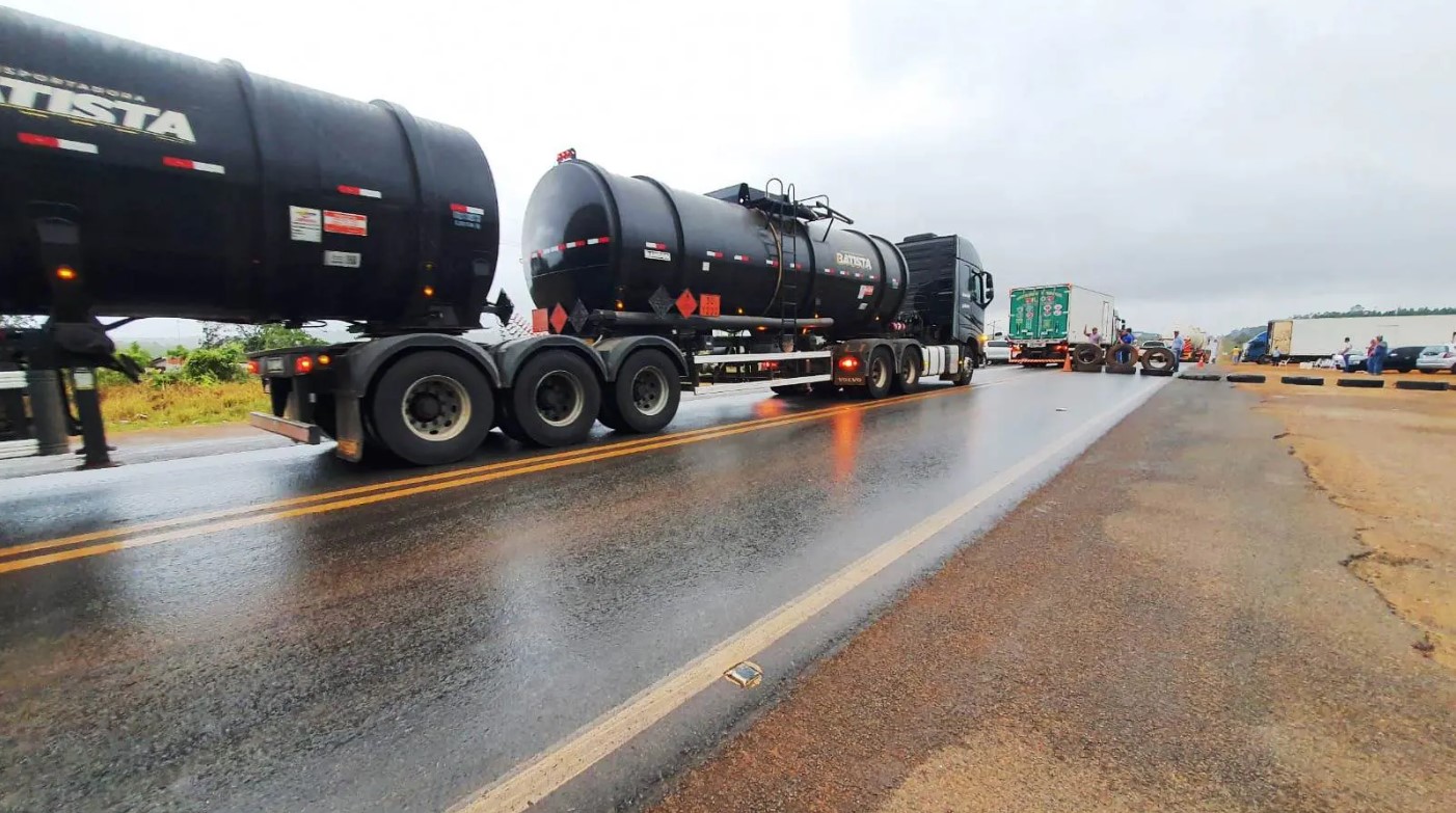 GOLPISTAS: Força Nacional pode intervir no único bloqueio de estradas do país em Vilhena 