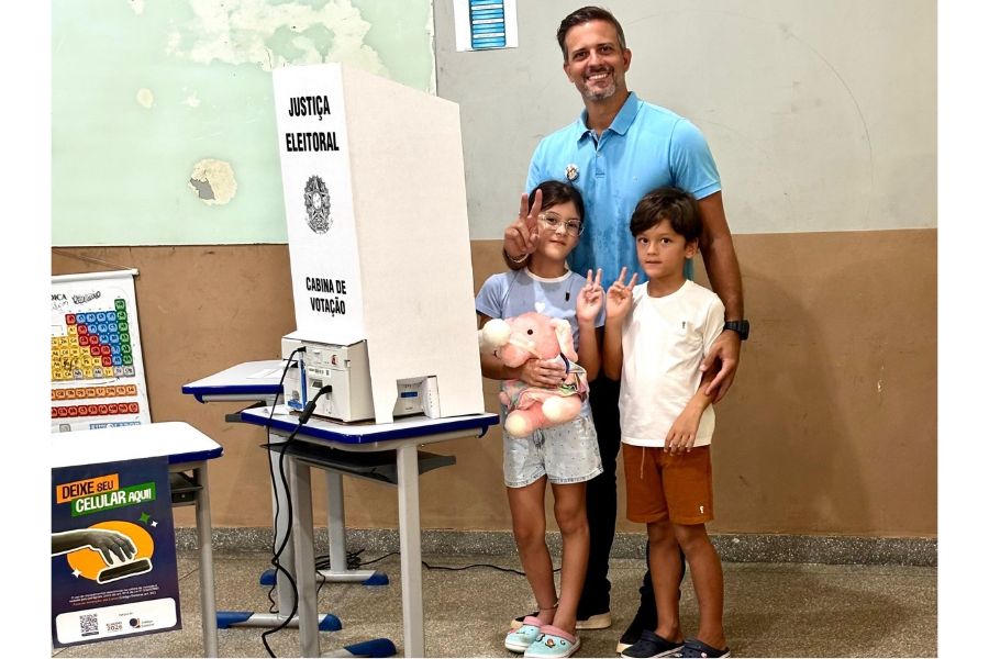ELEIÇÕES 2026: Lucas Torres (PL) vota na manhã deste domingo em Buritis 