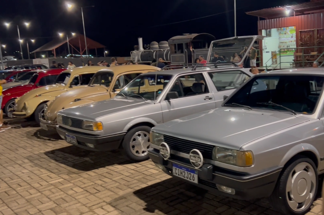 UMA NOITE NO MUSEU: Carros antigos roubam a cena na Estrada de Ferro Madeira-Mamoré