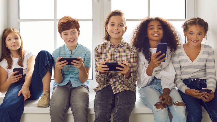 BEST-SELLER: Livro mostra colapso da saúde mental dos jovens devido excesso de uso de telas