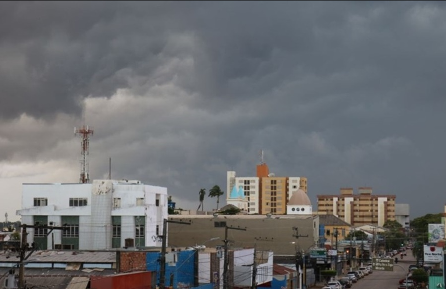CINZA: Céu nublado e chances de pancadas de chuva em RO na quarta (15)