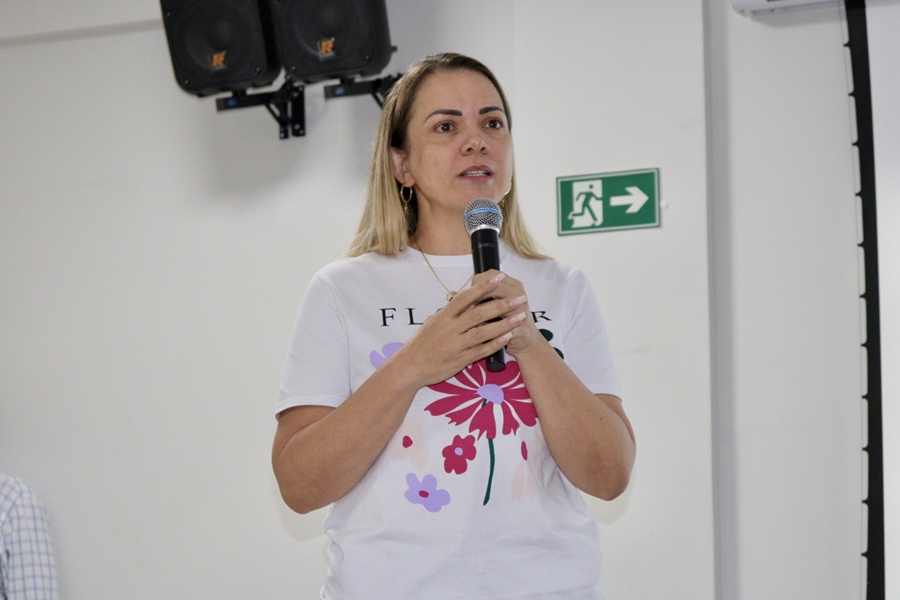 CLÁUDIA DE JESUS: Programa de tratamento da obesidade em Cacoal é proposto pela deputada