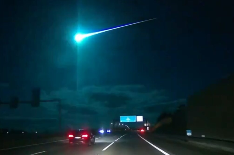 ESPETÁCULO: Cometa ilumina os céus de Portugal e Espanha; veja vídeos