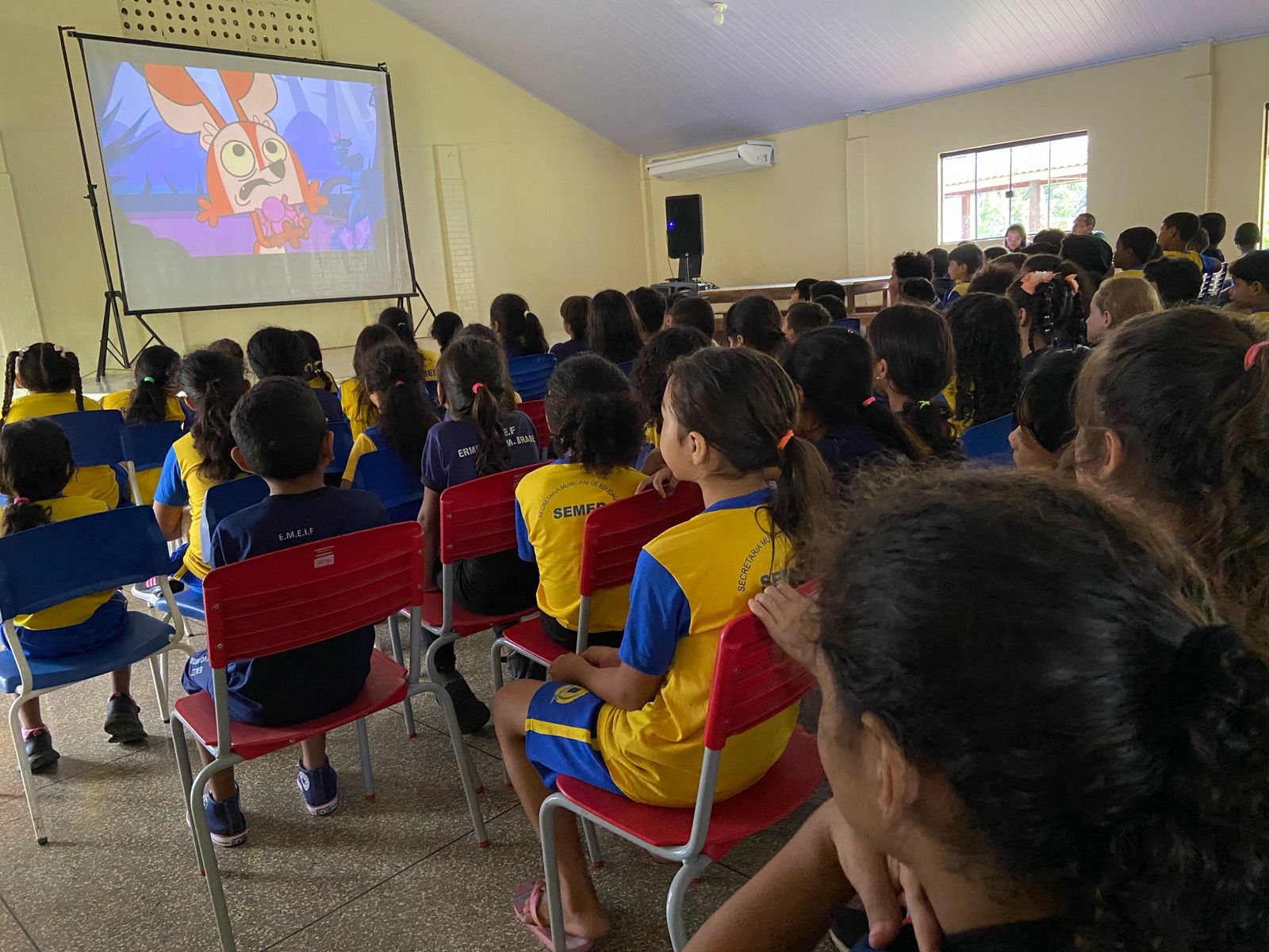 CINEMA DA FLORESTA:Projeto exibe filmes com temáticas amazônicas nas escolas