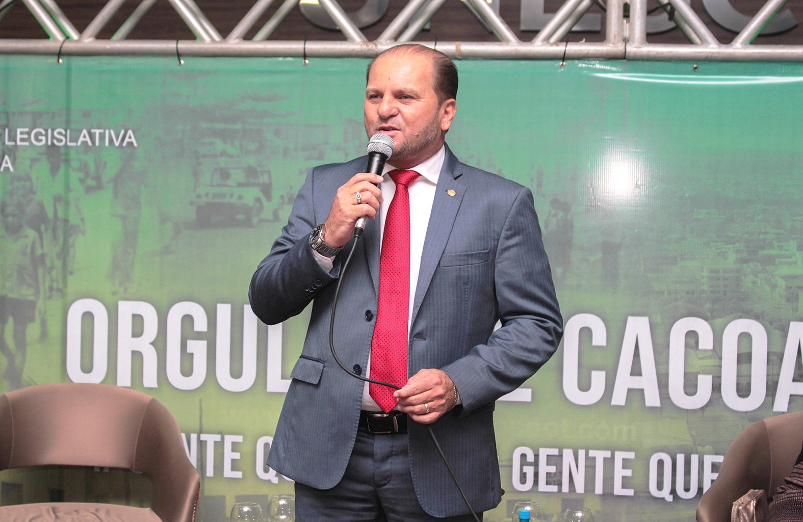 RECONHECIMENTO: Cirone Deiró entrega Medalha do Mérito Legislativo ao médico e pioneiro Toshio Shiokawa