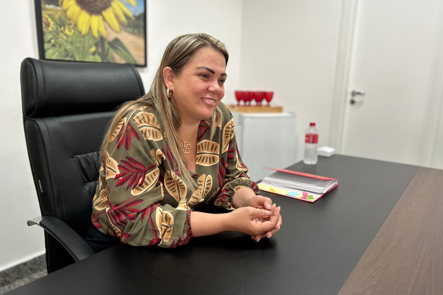 TÁ PAGO: Cláudia de Jesus repassa R$ 130 mil para agricultura familiar em Seringueiras