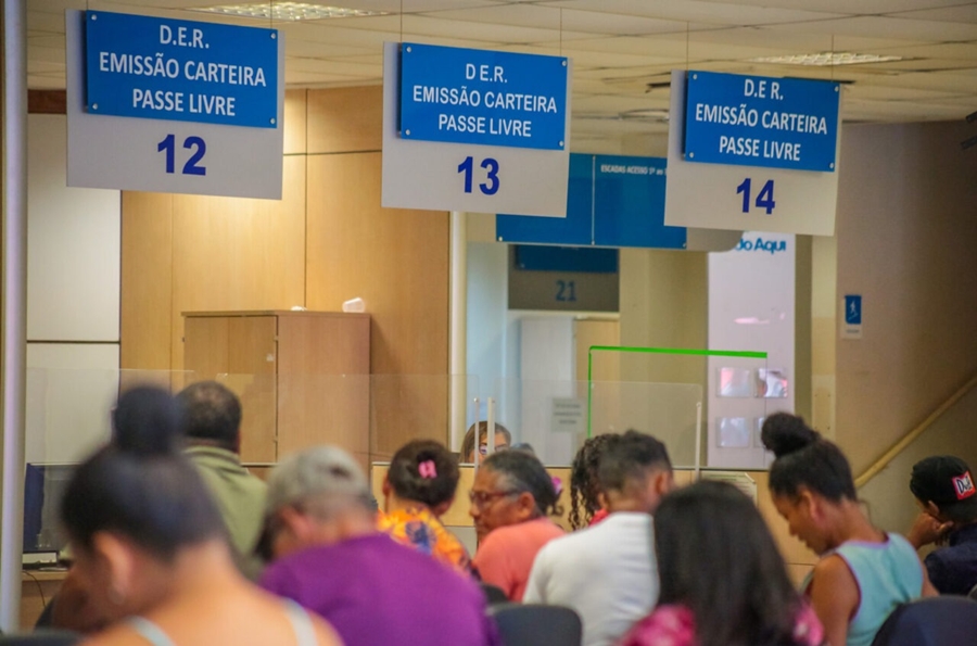 PASSE LIVRE: Governo emite Carteiras de Passe Livre para idosos e pessoas com deficiência