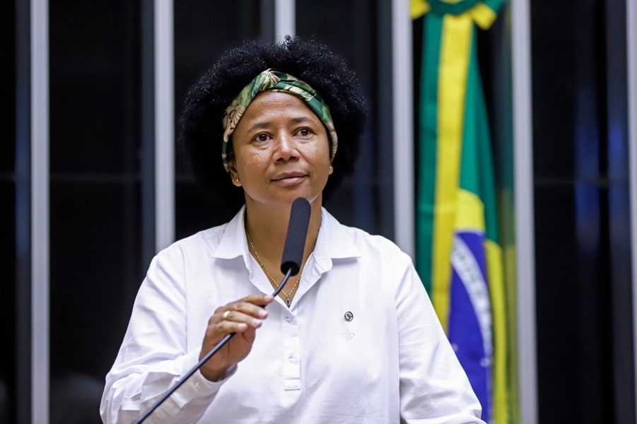 OLHAR DE AMOR: Silvia Cristina anuncia projeto que vai realizar cirurgias de cataratas e de pterígio